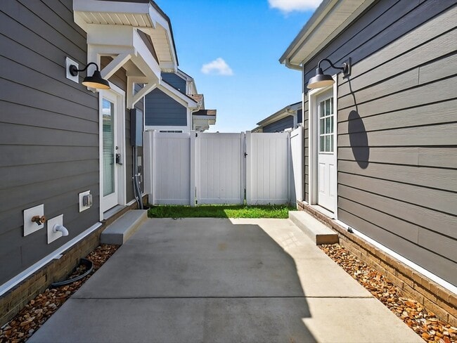 Building Photo - 3254 Tasker Dr