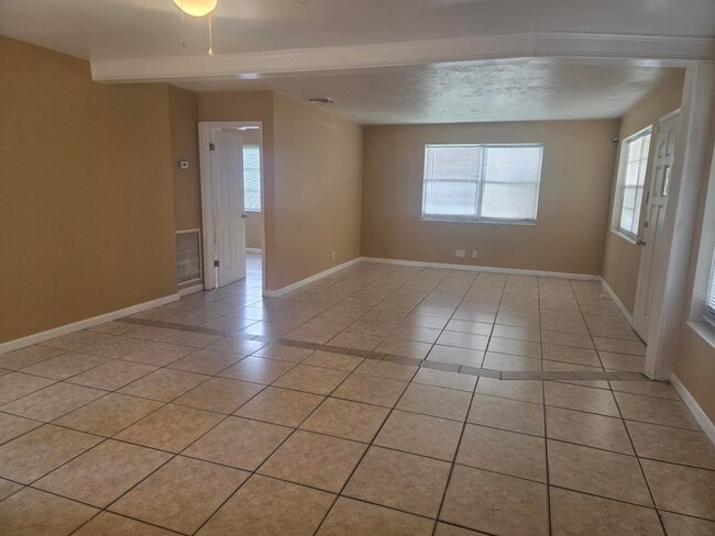 Building Photo - 1509 Pine Tree Ct