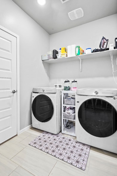 Building Photo - 12612 Dorchester Ave