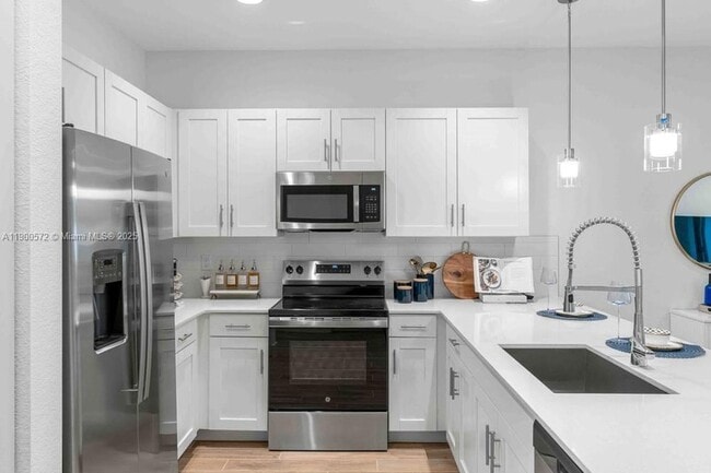 Building Photo - 14800 Cumberland Dr