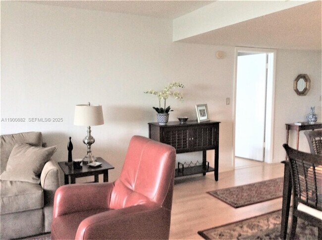 Building Photo - 16300 Golf Club Rd