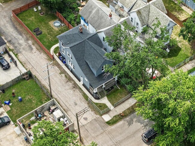 Building Photo - 5827 Baker St