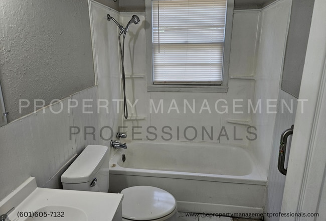 Building Photo - 1324 Marydale Dr