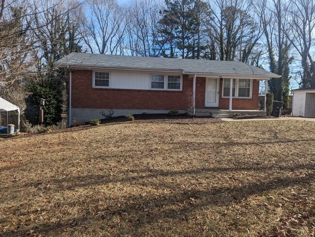 Primary Photo - 124 Rosemary Ln