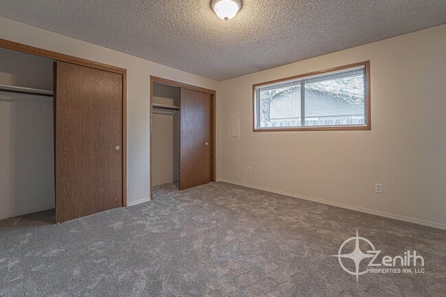Building Photo - 3018 NE 78th Ave