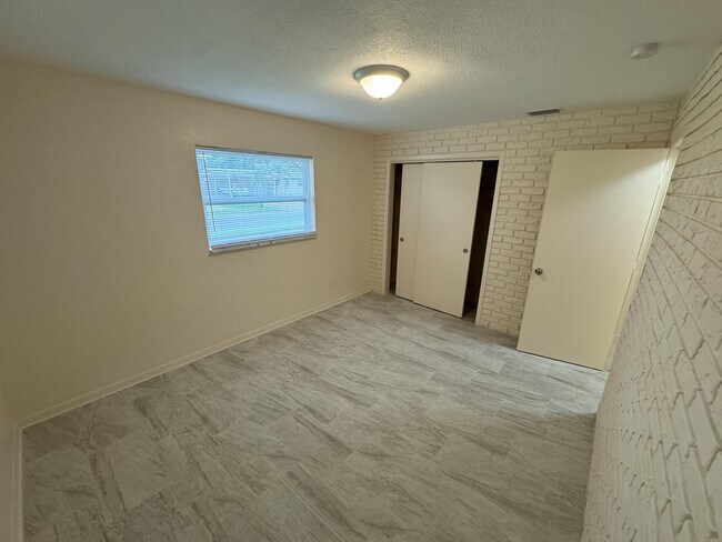 Building Photo - 970 Butia St