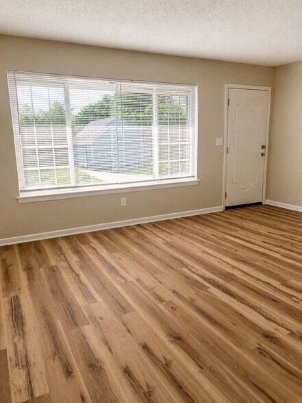 Building Photo - 3973 Teakwood Dr
