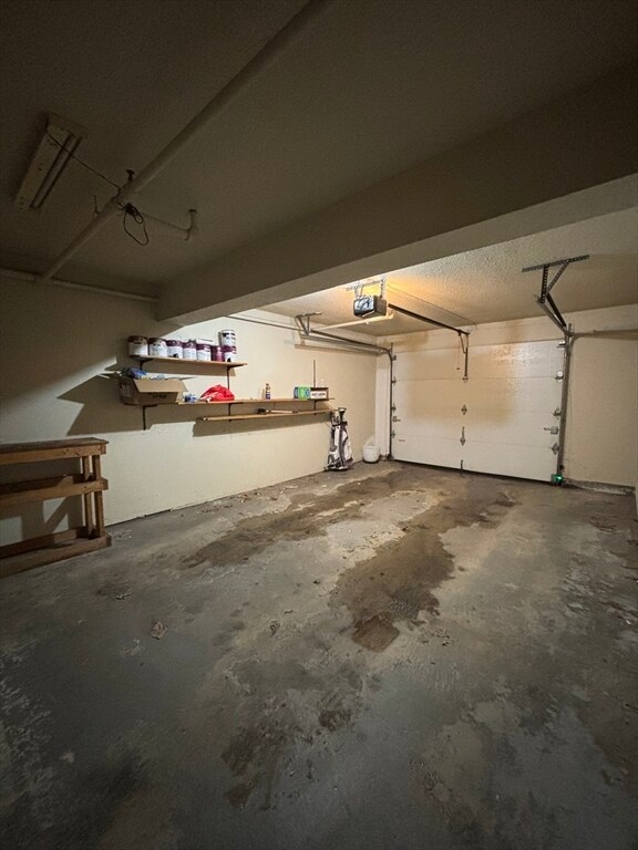 Building Photo - 124 Tennis Plaza Rd