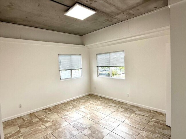 Building Photo - 2 bedroom in North Miami FL 33161