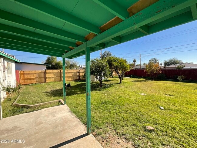 Building Photo - 247 E 7th Dr