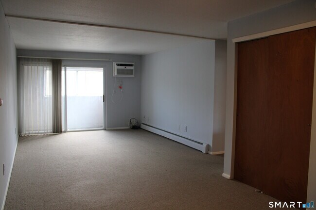 Building Photo - 87 Meadow St