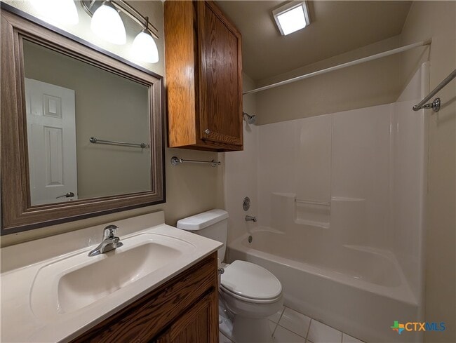 Building Photo - 1662 Lantana Cir