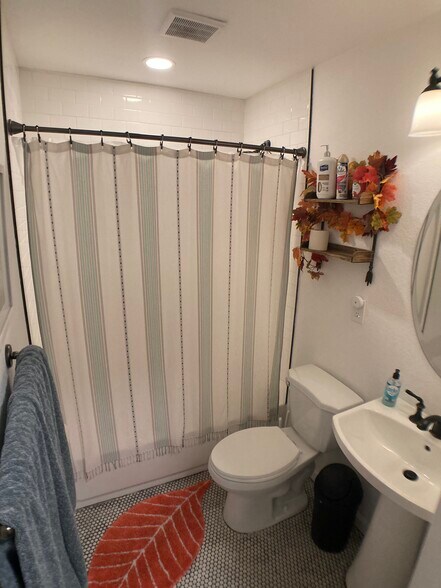 Building Photo - 301 4th St