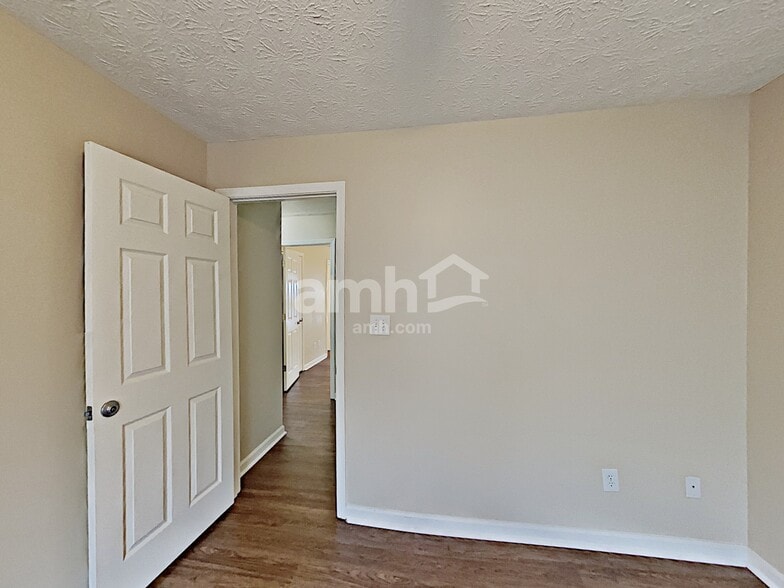 Building Photo - 325 Split Rail Way