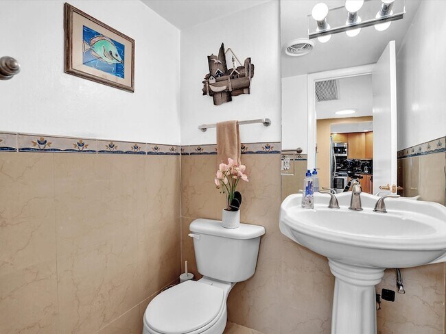 Building Photo - 401 Golden Isles Dr