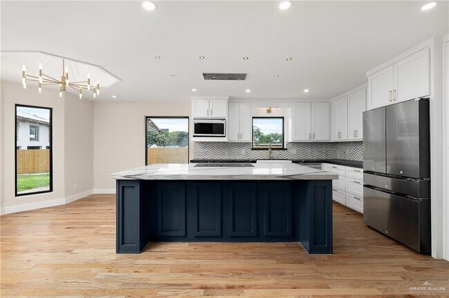 Building Photo - 45 Lakeview Dr