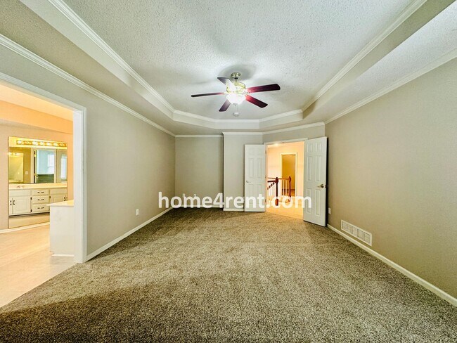 Building Photo - Beautifully Renovated Home in Olathe with a Finished Basement!