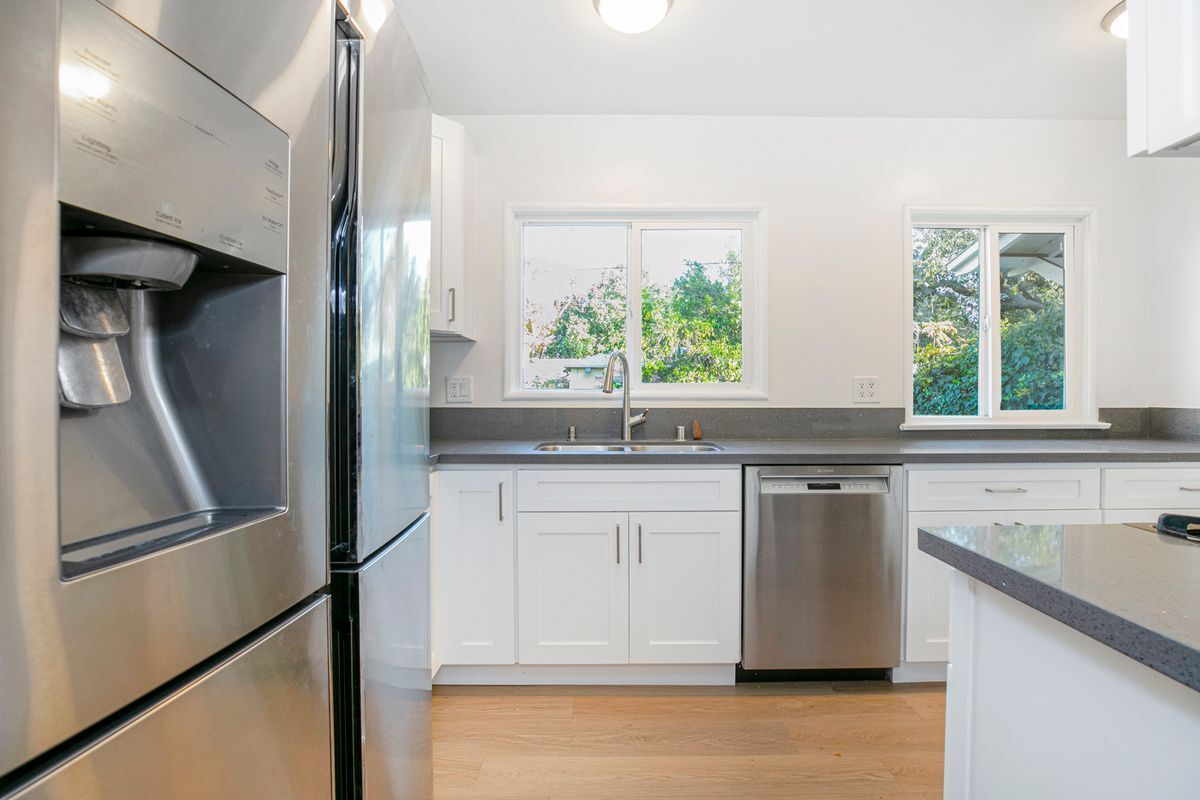 Building Photo - 2206 N Orchard Dr