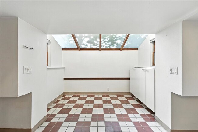 Building Photo - TOW2146