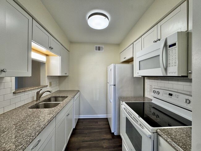 Building Photo - Just Updated & Ready NOW! A Pet Friendly H...