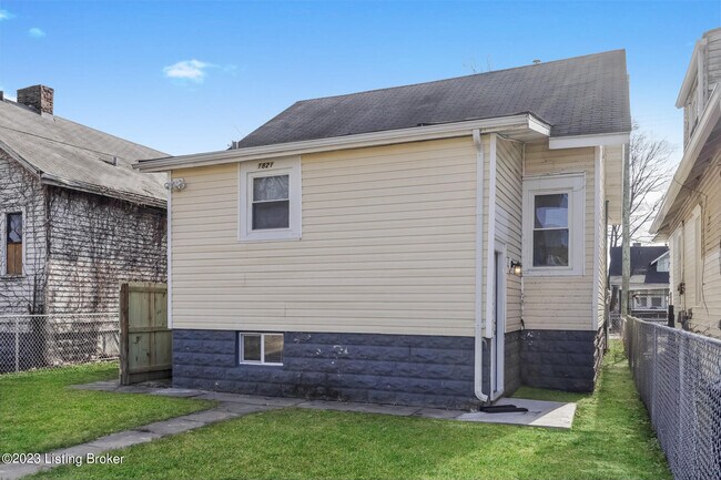 Building Photo - 1821 W Lee St