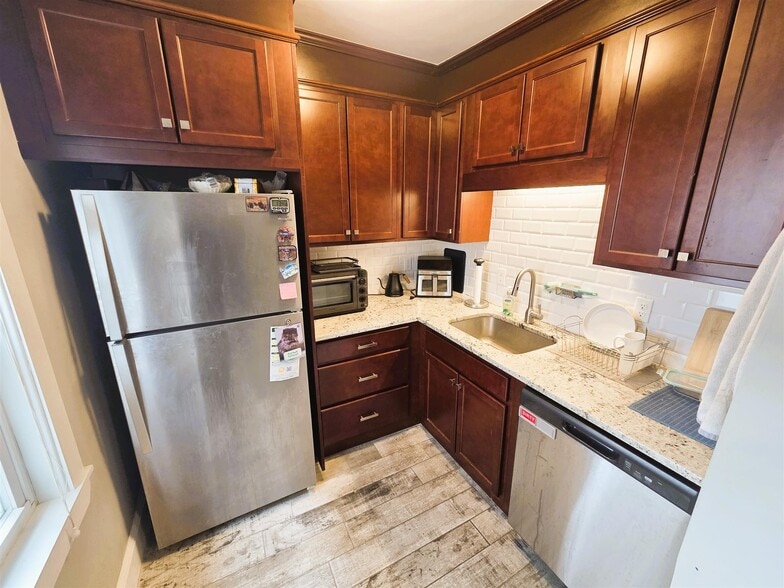 Building Photo - 55 Gorham St