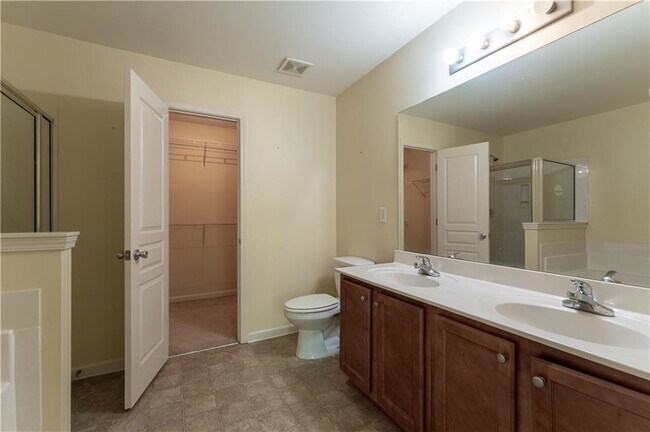 Building Photo - 6210 Elmshorn Way