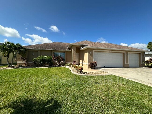 Building Photo - 2202 SE 8th St