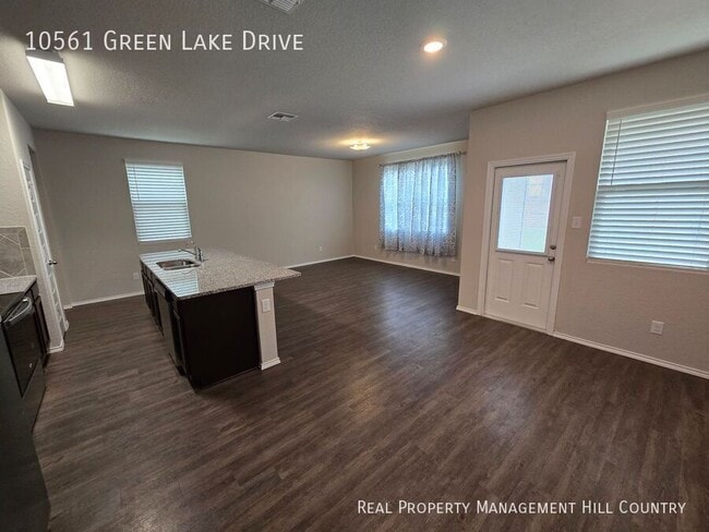 Building Photo - 10561 Grn Lk Dr