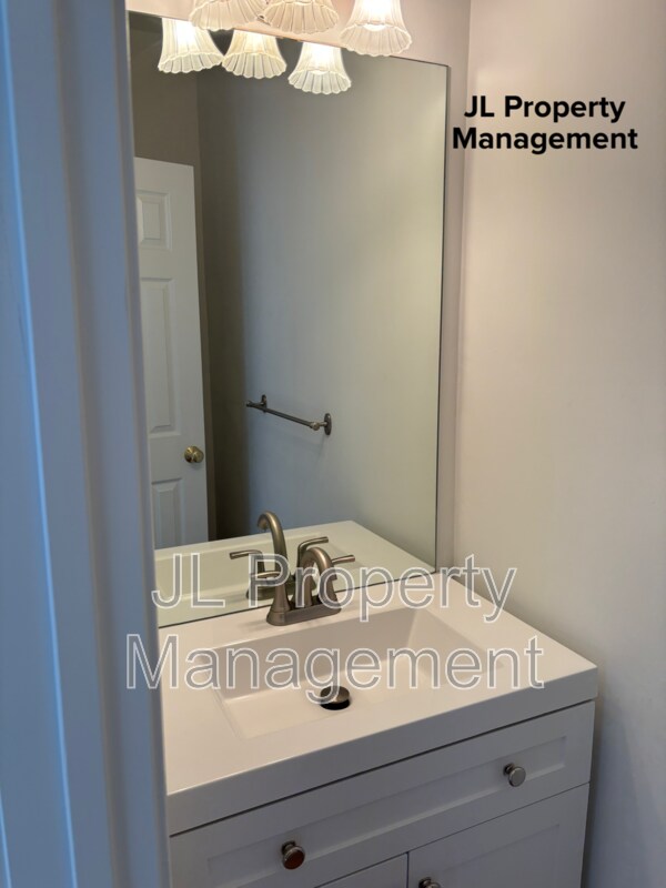Building Photo - 14874 S Summit St