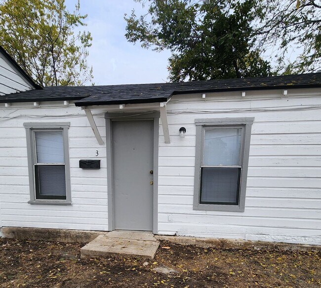 Primary Photo - 2718 W Ave M