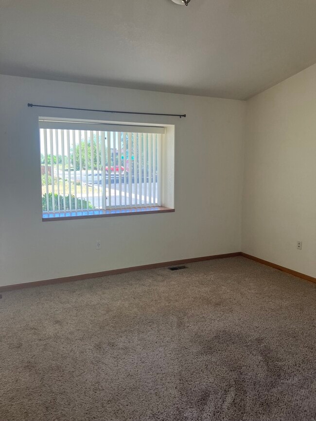 Building Photo - 160 Emilio Court