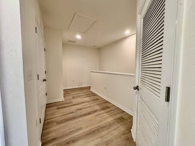 Building Photo - Gated community Charming 3-Bedroom Rental Home with amazing clubhouse in Tampa, FL!   NEW LUXURY ...