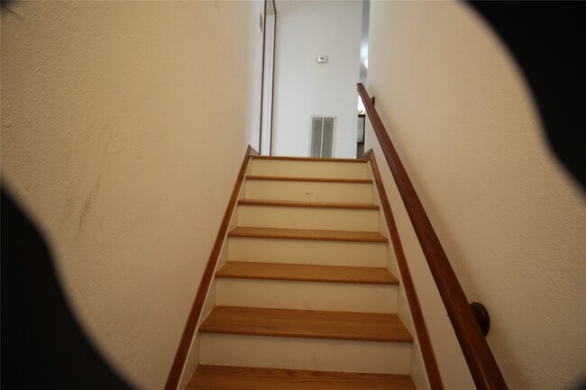 Building Photo - 458 Woodrail Dr