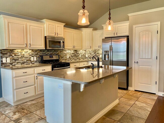 Building Photo - Deer Creek 3 Bed, 2 Bath with an Office