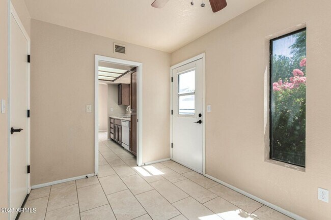 Building Photo - Gorgeous 2/2 bed/bath in North Phoenix by ...