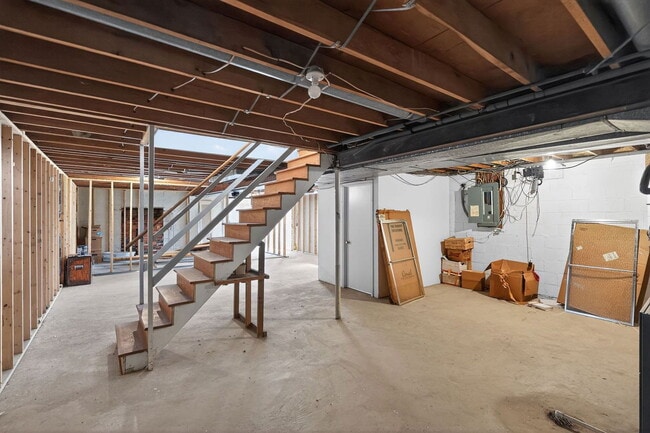 Building Photo - 12203 Westview Dr