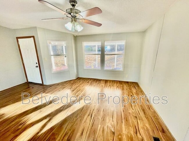 Building Photo - 237 Red Oak Dr