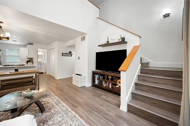 Building Photo - 1135 Barton Hills Dr