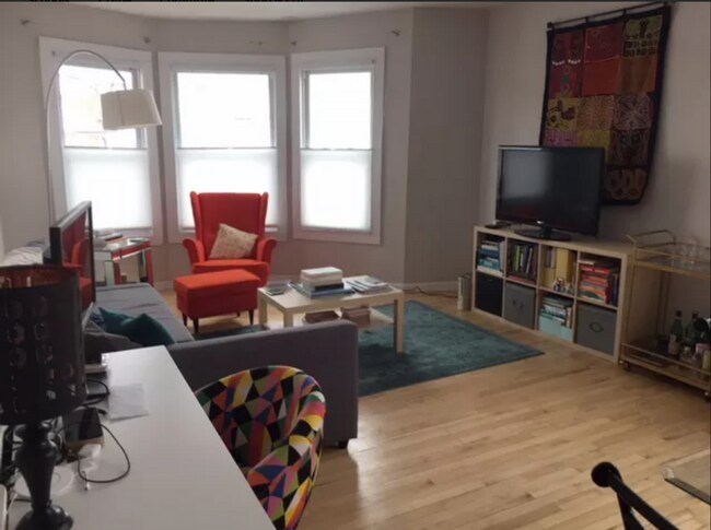 Building Photo - Sprawling 2BR in Queen Anne Victorian | Enormous Living Room | Walk-In Closets | East Rock