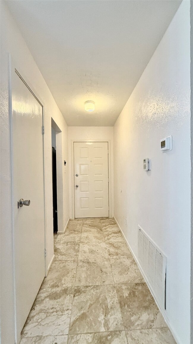 Building Photo - 18 Dellforest Ct