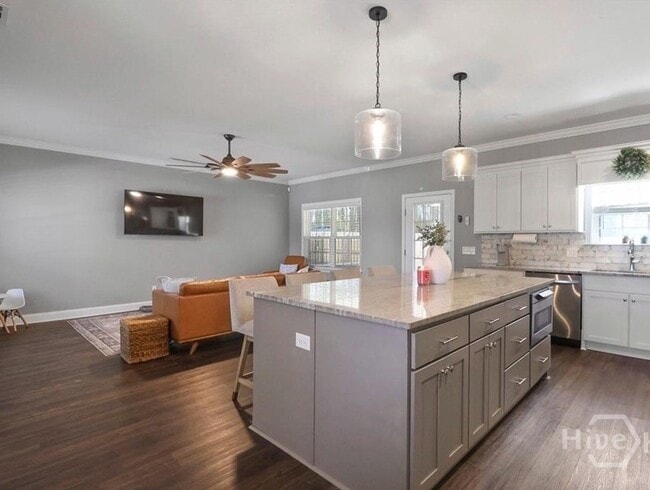 Building Photo - 206 Boulder Ct