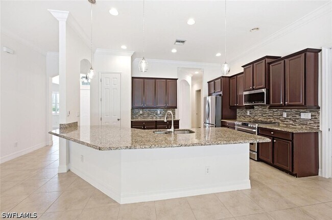 Building Photo - 6853 Il Regalo Cir