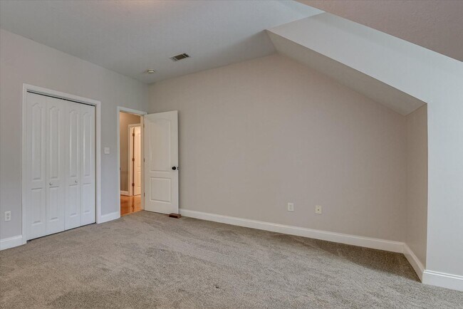 Building Photo - 4 Bedroom 2.5 Bath in Jones Crossing