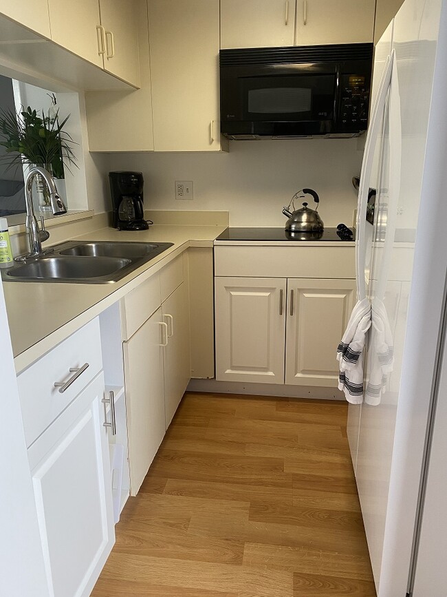 Building Photo - 2756 Day Ave