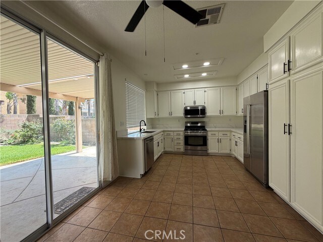 Building Photo - 5569 Hunt Club Dr