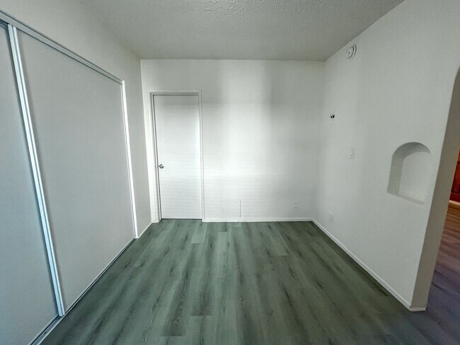 Building Photo - Charming Apartments in Playa Del Rey – Pri...