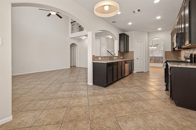 Building Photo - 24914 Diamond Ranch Dr