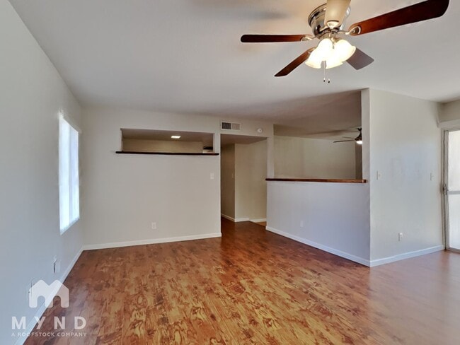 Building Photo - 725 W Utopia Rd