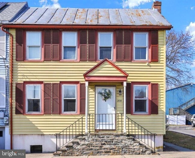 Primary Photo - 208 W 2nd St